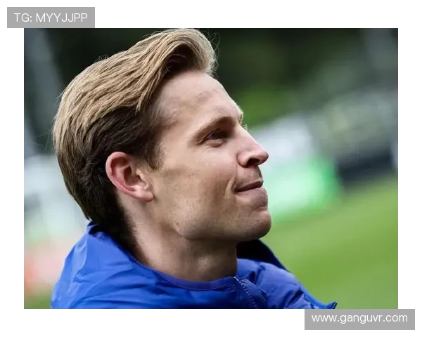 弗伦基·德容：从天才少年到世界级中场的成长之路与辉煌成就