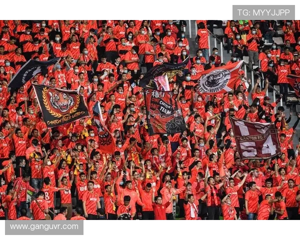 广州队再掀足球风潮奋勇拼搏力争中超冠军为球队荣誉而战