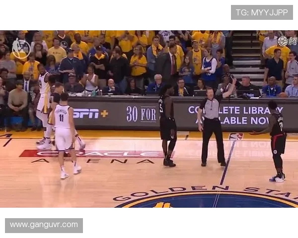 洛杉矶快船迎强敌鏖战四节逆转取胜全队齐心再燃夺冠希望