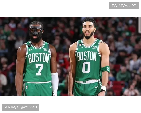 凯尔特人对阵雄鹿的激烈碰撞：两队超级球星谁能主宰赛场胜负