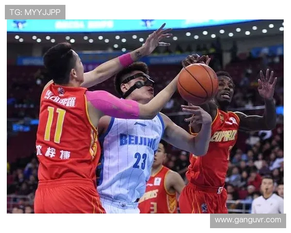 上海久事主场激战深圳马可波罗双方鏖战四节上演精彩篮球对决