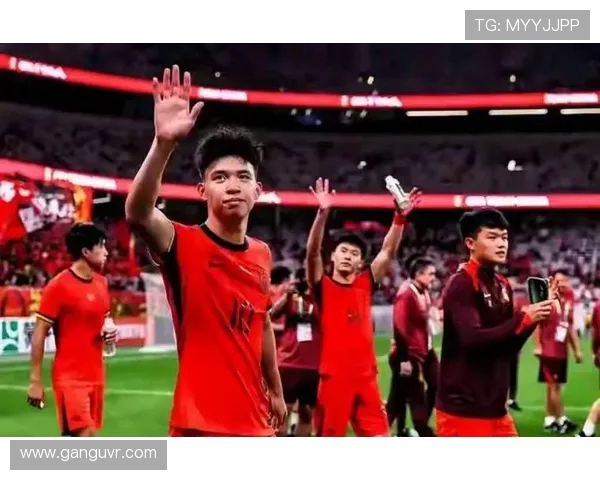 国足热身赛逆转取胜年轻球员闪耀全场展现全新战术体系 国足热身赛逆转取胜年轻球员闪耀全场展现全新战术体系