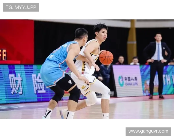 上海篮球队在洲际杯积分榜上以60分稳居首位展现强劲实力